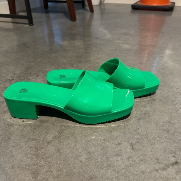 Green heeled sandals - Picture 2 of 2